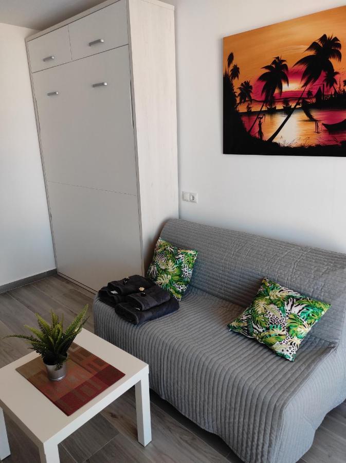 Estudio Recien Reformado En Primera Linea De Playa Daire Benalmádena Dış mekan fotoğraf
